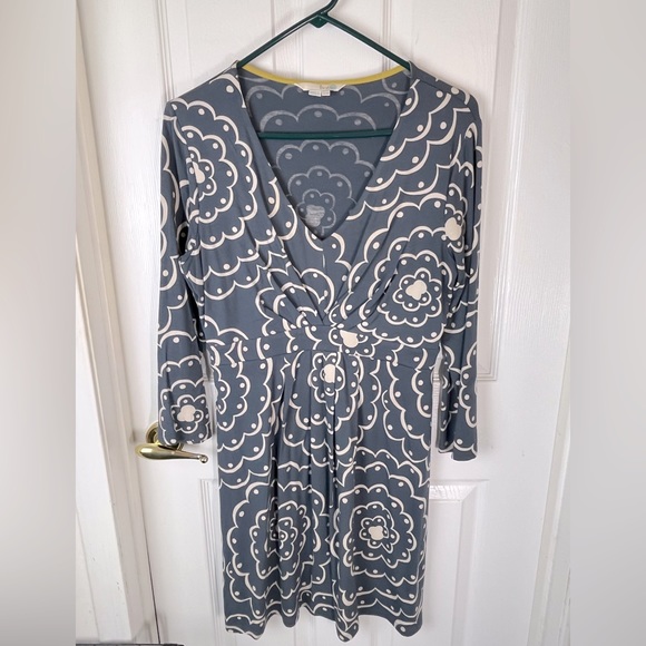 Boden Dresses & Skirts - Boden V-neck gathered pullover dress in slate gray/blue color, size 8